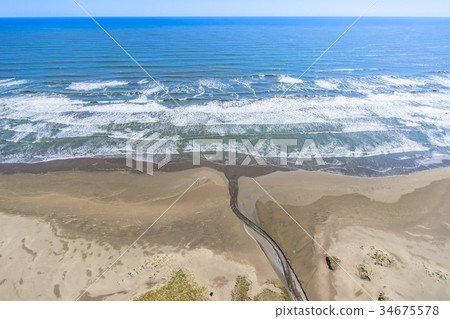 海的鳥瞰圖在Sanno市Inouchi海灘附近的 海的鳥瞰圖在Sanno市Inouchi海灘附近的 34675578
