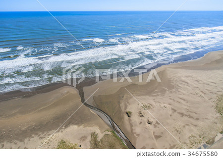 海的鳥瞰圖在Sanno市Inouchi海灘附近的 海的鳥瞰圖在Sanno市Inouchi海灘附近的 34675580