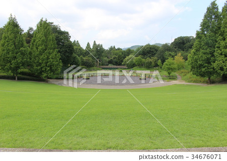 公園晴朗的天空 公園晴朗的天空 34676071