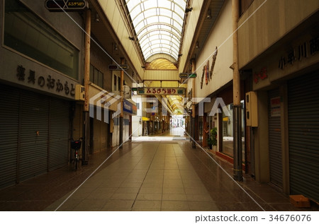 Arcades in Rectangular City, Fukuoka Prefecture 34676076