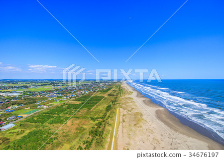 在Sanno市Inouchi海灘附近的鳥瞰圖 在Sanno市Inouchi海灘附近的鳥瞰圖 34676197