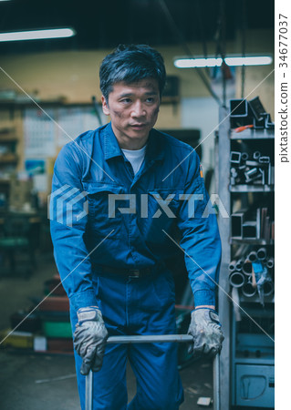 小工廠 後街商店 男人 34677037
