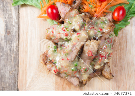 Roasted pork and sauce with salad 34677371