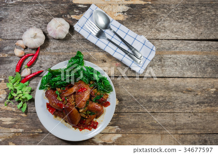 Fried chicken wings with basil sauce 34677597