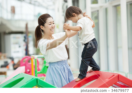 愉快的假日父母和孩子 34679977