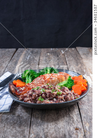 Brown rice with Snapper Grill 34681587