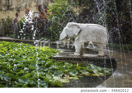 Saheliyon-ki-Bari is a major garden in Udaipur 34682012