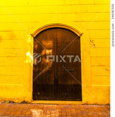 Old gate with interesting texture 34686300