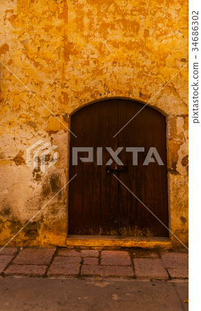 Old gate with interesting texture Old gate with interesting texture 34686302
