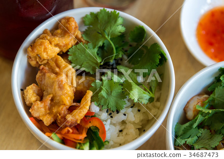 Rice in Japanese with chicken in batter 34687473