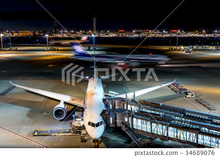 Haneda airport at night 34689076