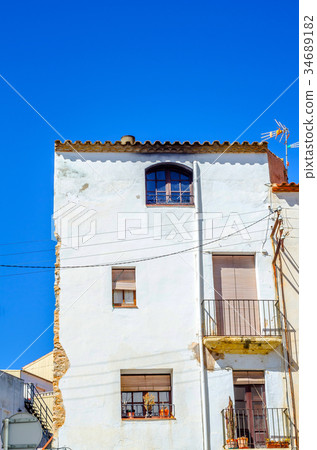 beautiful, picturesque street, narrow road 34689182