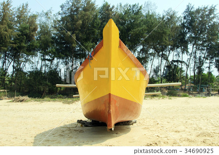 Old Fishing boat on the beach 34690925