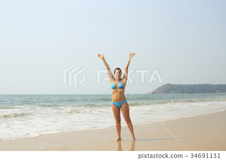 Beauty woman relaxing on the tropical beach 34691131