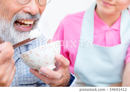 Parts Meal Young nurse or carer and grandpa Retirement Home Day Care Center Parts Meal Young nurse or carer and grandpa Retirement Home Day Care Center 34691412