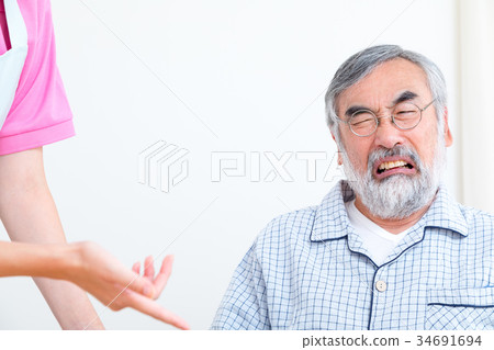 一位拒絕吃飯的老人 34691694