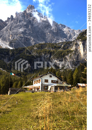 rifugio Lunelli at the Dolomites mountains rifugio Lunelli at the Dolomites mountains 34693232