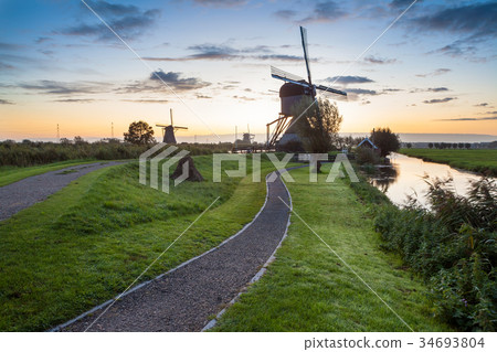 Kinderdijk in holland Kinderdijk in holland 34693804