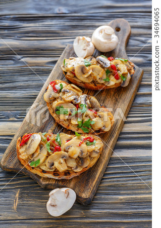 Grilled  bread with mushrooms and onions. 34694065