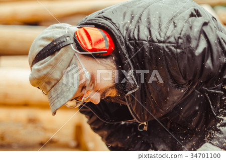 construction worker at work 34701100