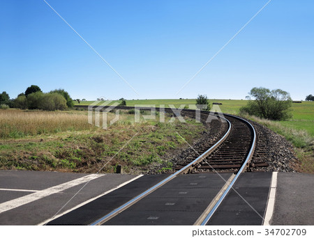 Empty track leading to the horizon 34702709