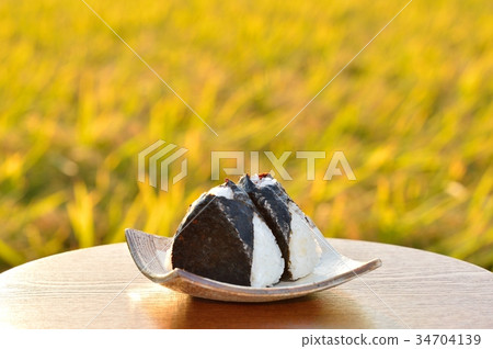 Rice balls, rice balls, rice fields, paddy fields, rice, autumn fruits, rice cultivation and harvest autumn. *Rice variety is unknown. Taken at the end of September. 34704139