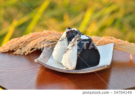 Rice balls, rice balls, rice fields, paddy fields, rice, autumn fruits, rice cultivation and harvest autumn. *Rice variety is unknown. Taken at the end of September. Rice balls, rice balls, rice fields, paddy fields, rice, autumn fruits, rice cultivation and harvest autumn. *Rice variety is unknown. Taken at the end of September. 34704149