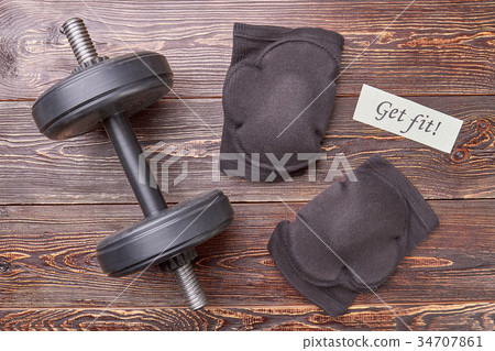 Elbow protection, dumbbell, paper message. 34707861