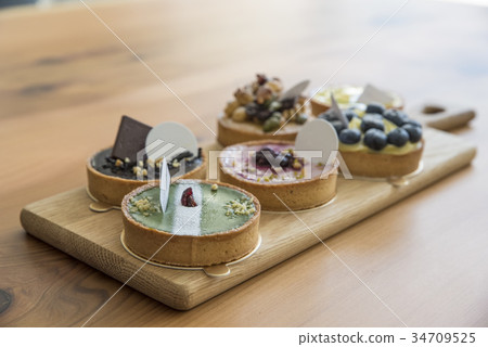 Cake dessert 34709525