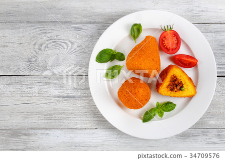 risotto cones stuffed with meat ragu 34709576