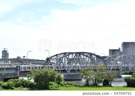 運行荒川大橋的荒川河床京成乾線 34709791