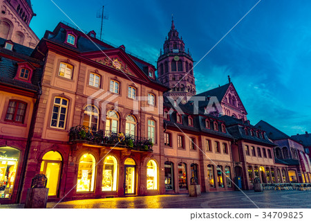 View of the Mainz Cathedral and Markt square View of the Mainz Cathedral and Markt square 34709825