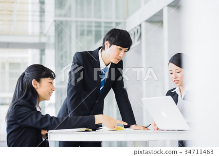 企業年輕人新來者求職形象 企業年輕人新來者求職形象 34711463