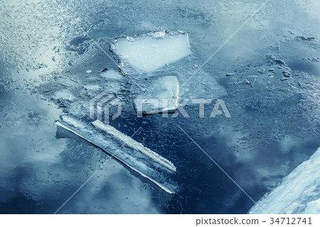 Amazing ice in deep water Amazing ice in deep water 34712741