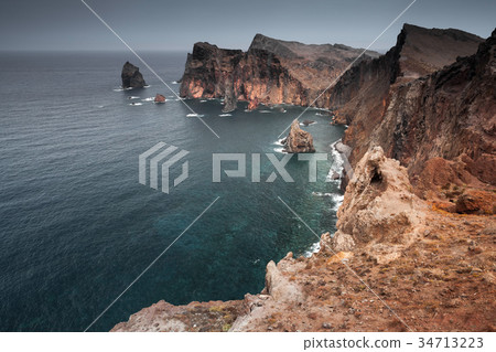 Ponta de Sao Laurenco. Coastal rocky landscape 34713223