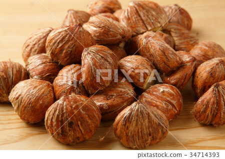 去皮栗子有澀的皮膚 34714393