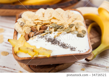 Banana yoghurt with seeds and cornflakes 34716521