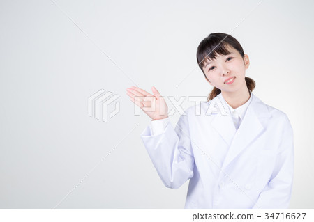 白色的一位女士 34716627