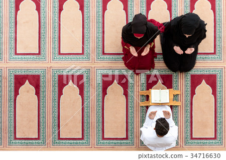 Muslim girl and the man marry by Muslim traditions Muslim girl and the man marry by Muslim traditions 34716630