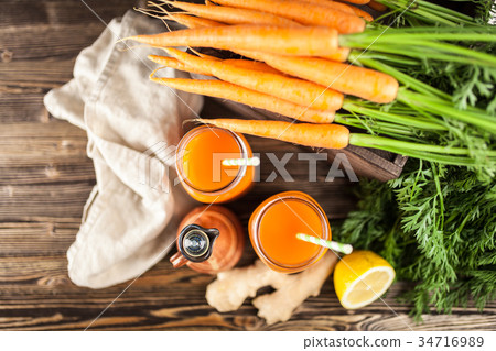 Fresh organic carrot juice 34716989