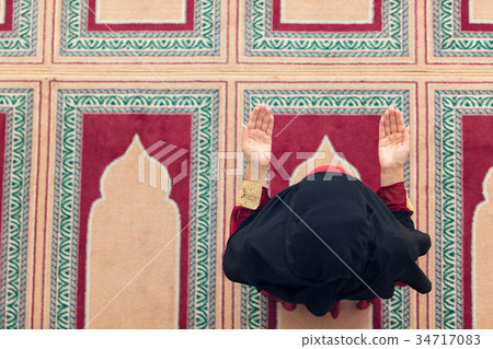 Top aerial view Young beautiful Muslim Woman Top aerial view Young beautiful Muslim Woman 34717083