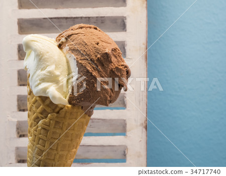 Italian gelato (vanilla and chocolate) on a cone Italian gelato (vanilla and chocolate) on a cone 34717740