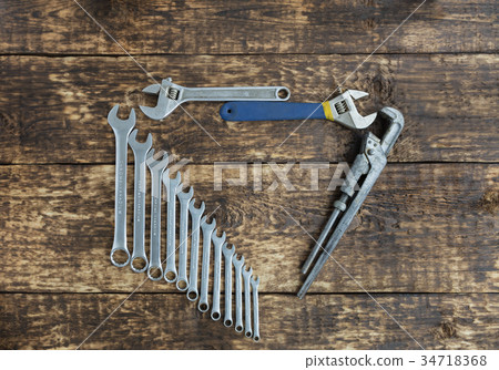 Set of combination and old adjus wrenches 34718368