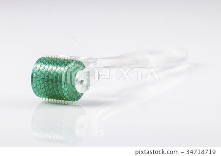 Dermaroller for medical micro needling therapy. 34718719