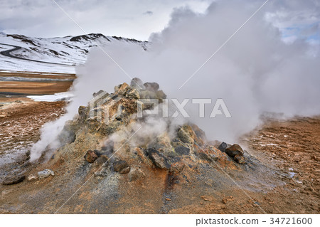 Geothermal geyser in Iceland 34721600