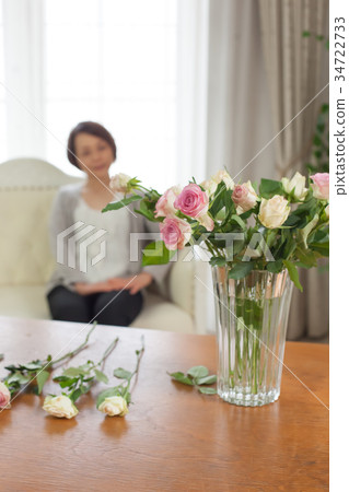 中間女性鮮花 34722733