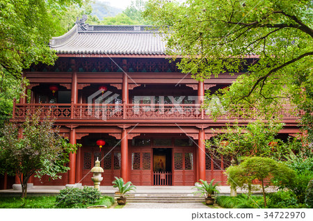 The prayer hall of Lingyin temple, Hangzhou, China 34722970