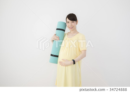 Maternity yoga image 34724888