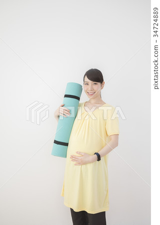 Maternity yoga image 34724889