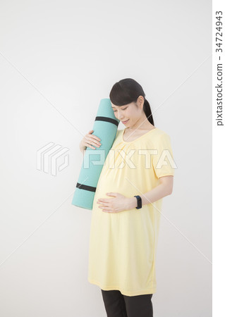 Maternity yoga image Maternity yoga image 34724943